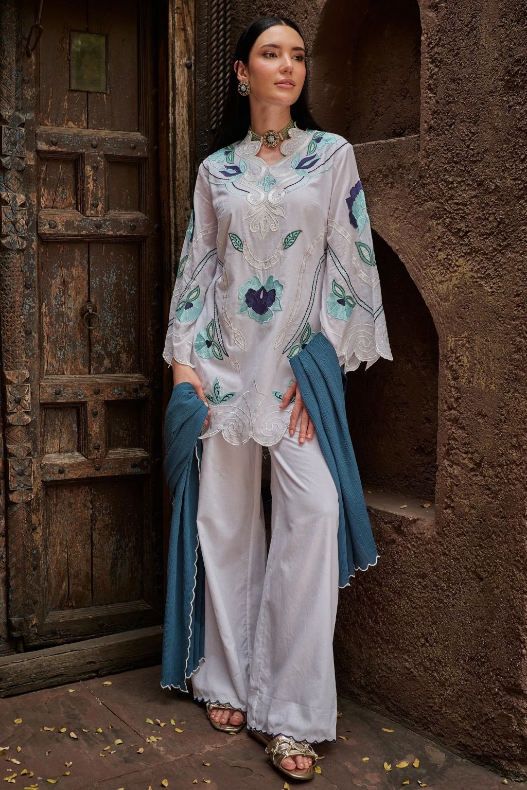Aangan gulrez kurta set- ivory white