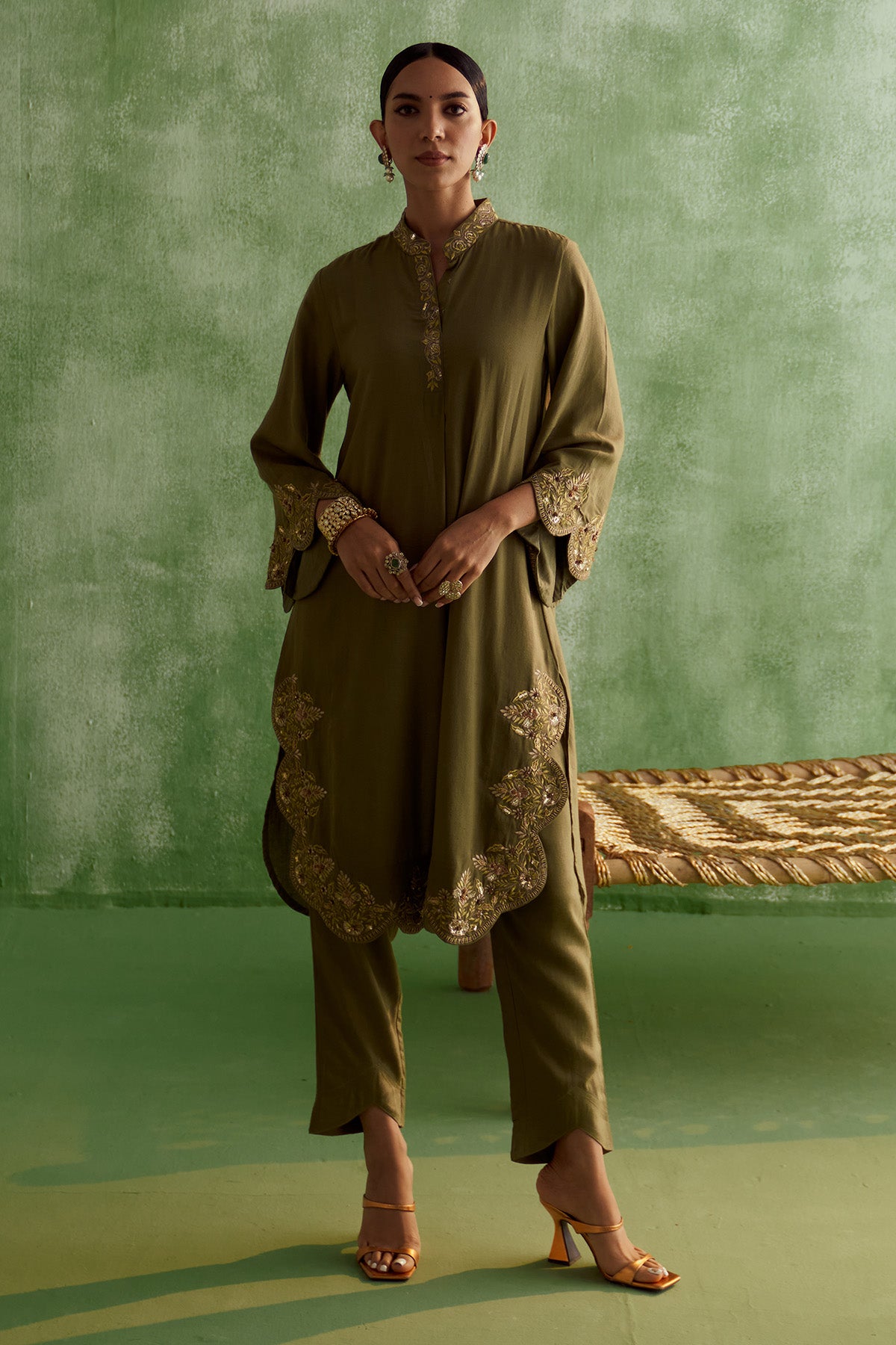 INARA ZARI-DAMAN KURTA SET -OLIVE GREEN