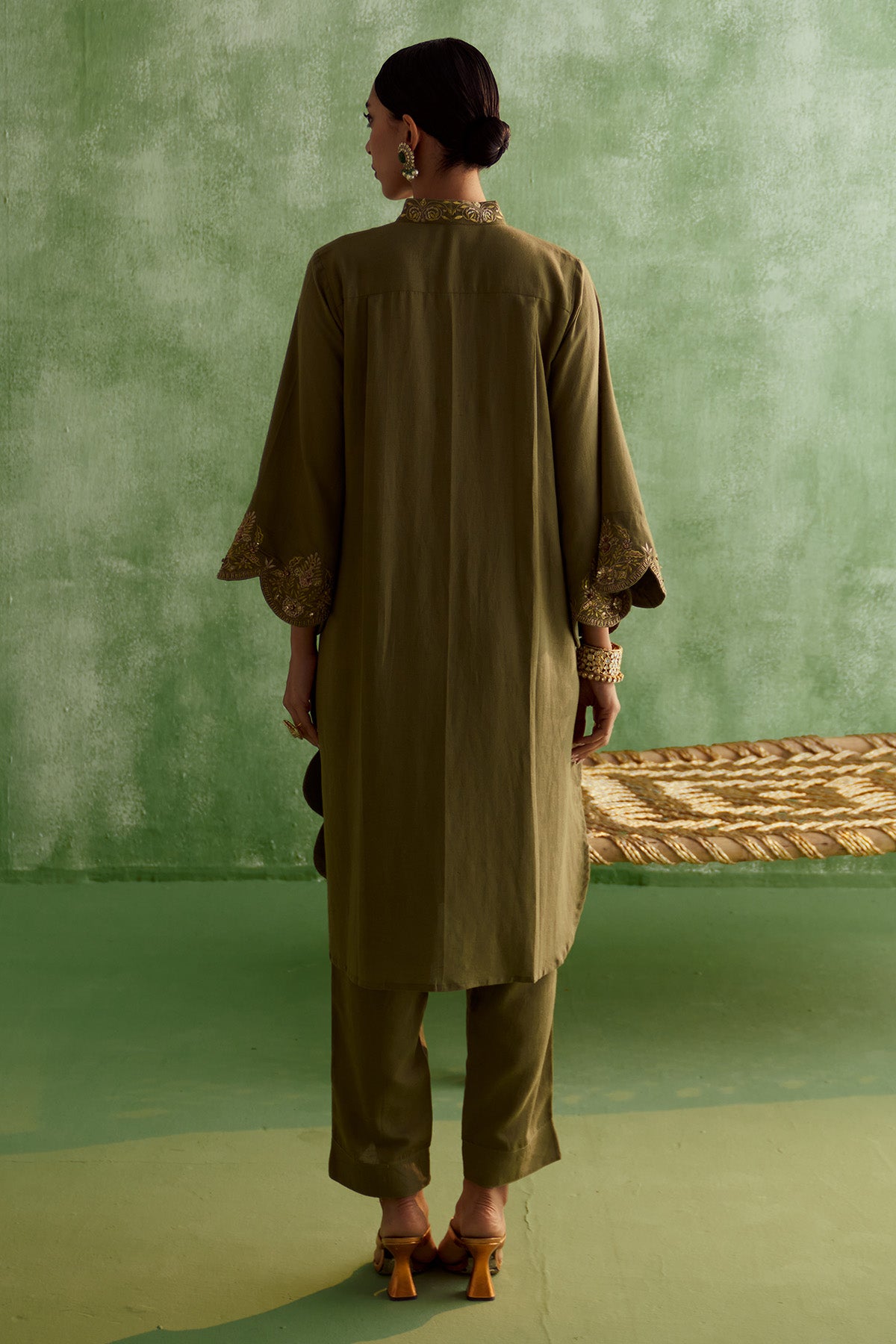 INARA ZARI-DAMAN KURTA SET -OLIVE GREEN