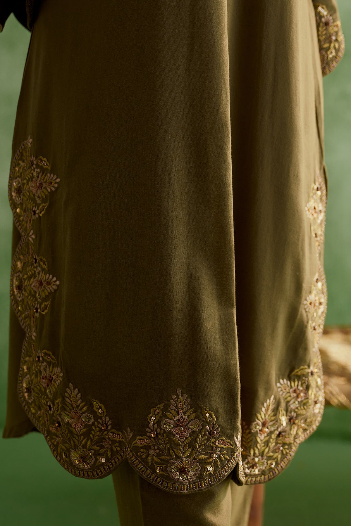 INARA ZARI-DAMAN KURTA SET -OLIVE GREEN