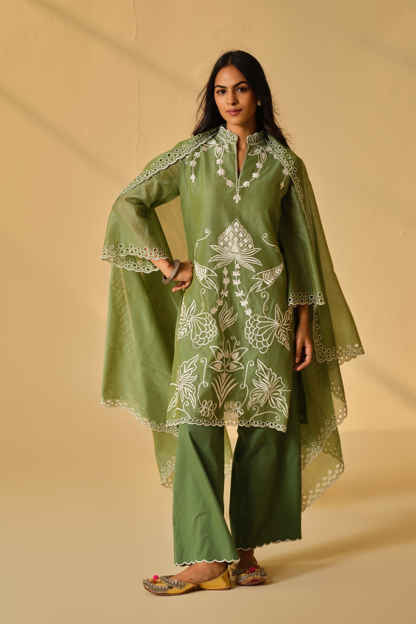 SUFIANA NEEM KURTA SET WITH DUPATTA