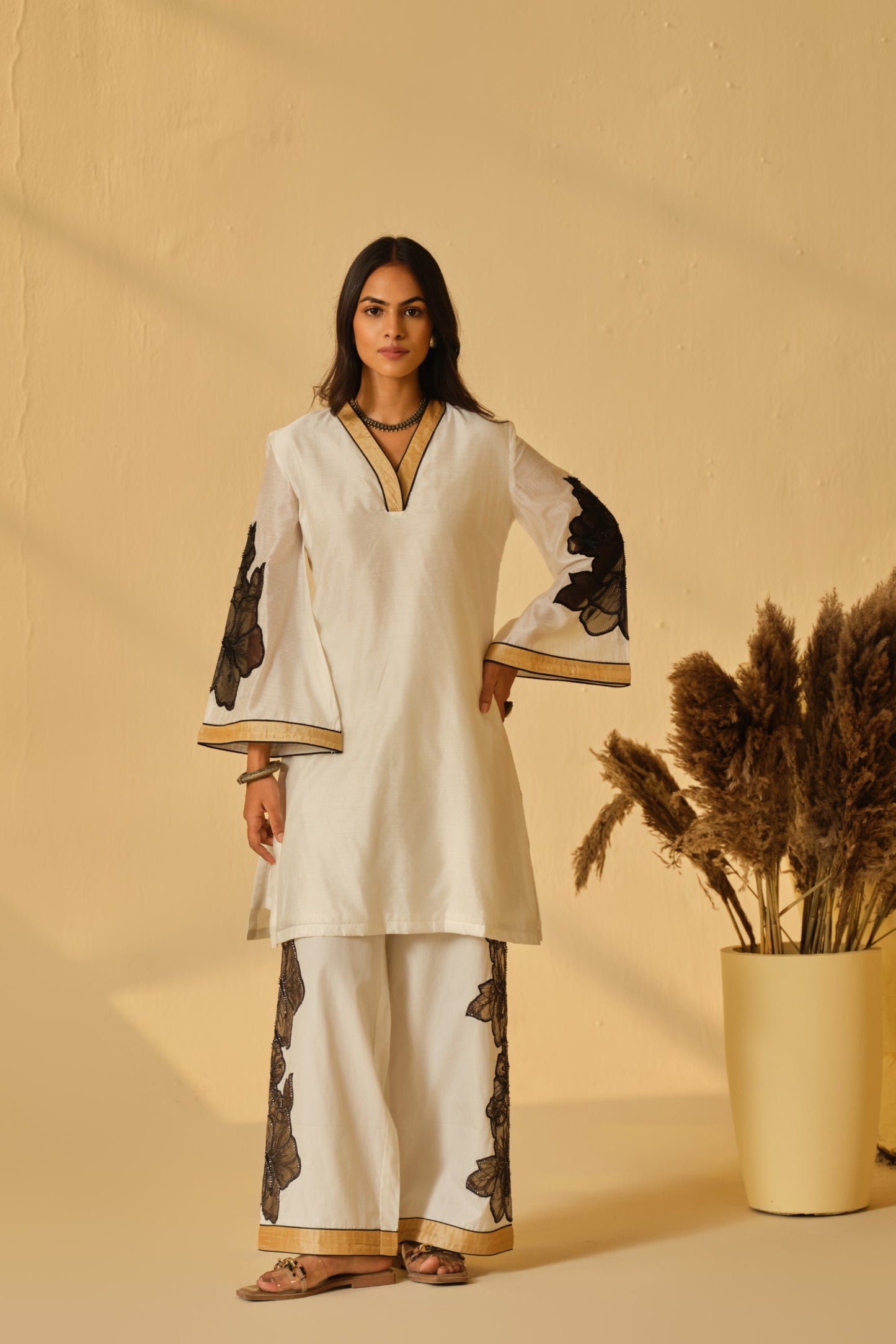 IVORY-BLACK KARDANA FLOWER KURTA SET