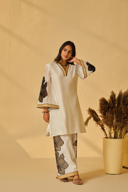 IVORY-BLACK KARDANA FLOWER KURTA SET