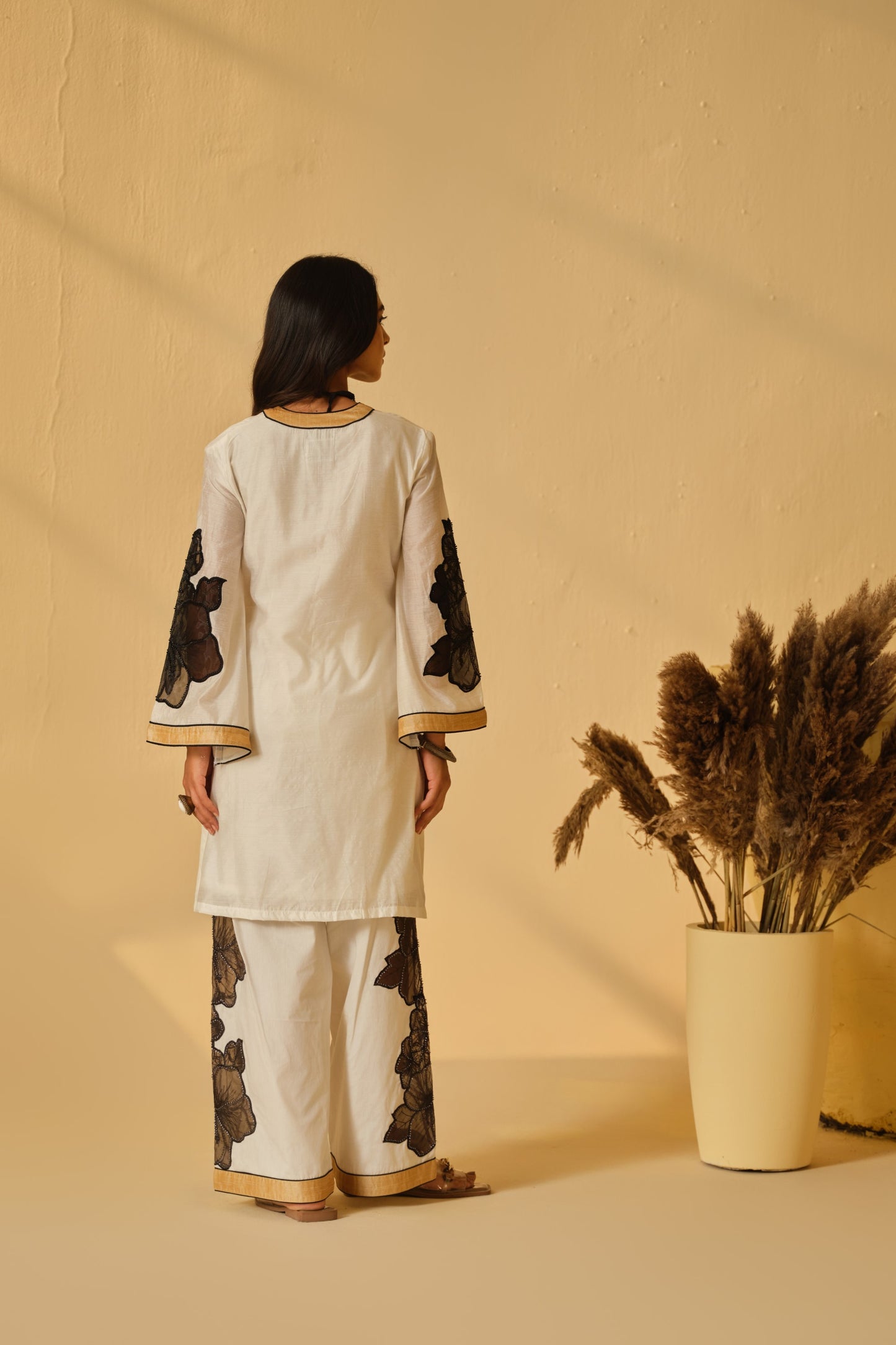 IVORY-BLACK KARDANA FLOWER KURTA SET