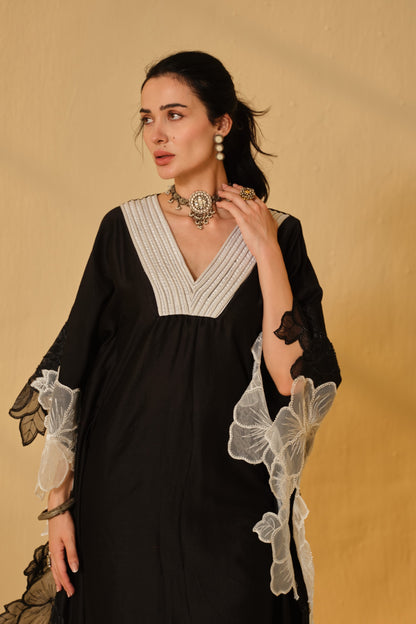 HEENA SOMANI X COLOUR BLOCK FLOWER WORK KAFTAN