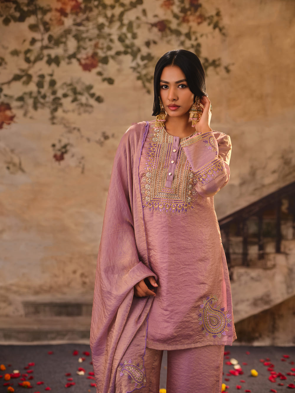 Halka Gulabi Ambi Kurta Set