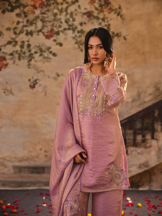 Halka Gulabi Ambi Kurta Set