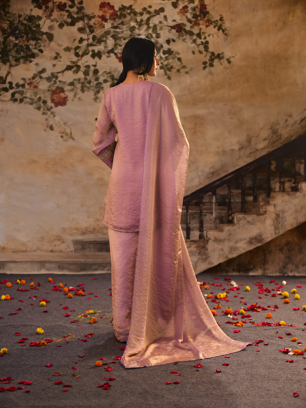 Halka Gulabi Ambi Kurta Set