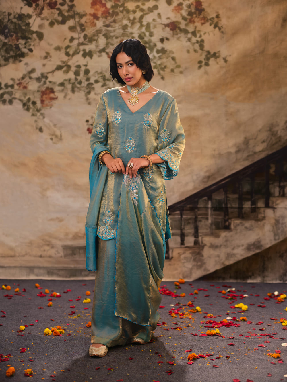 Sunheri Daman Grey Green Kurta Set