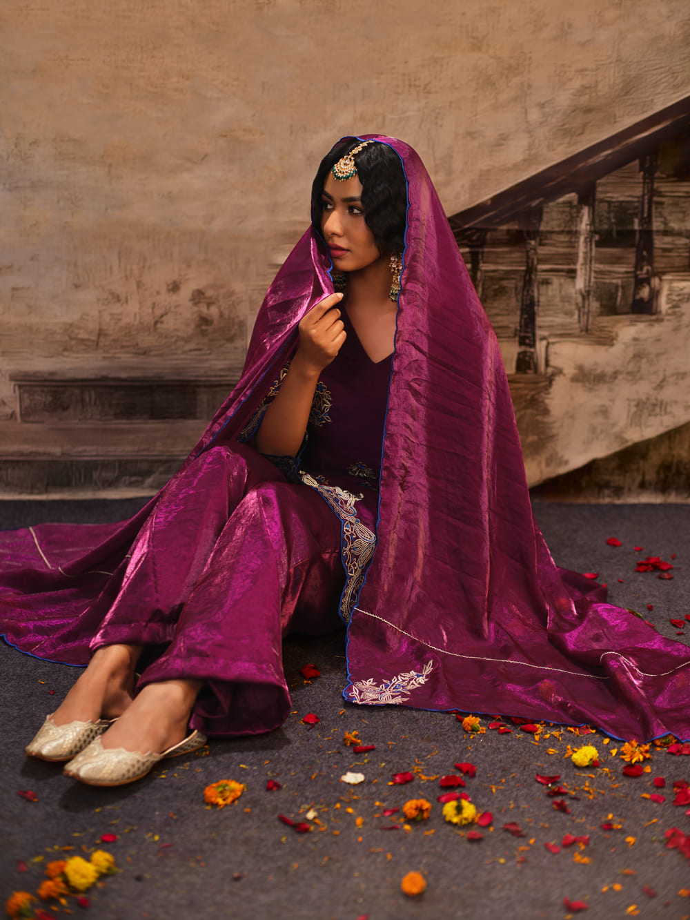 Sunheri Daman Jamun Kurta Set