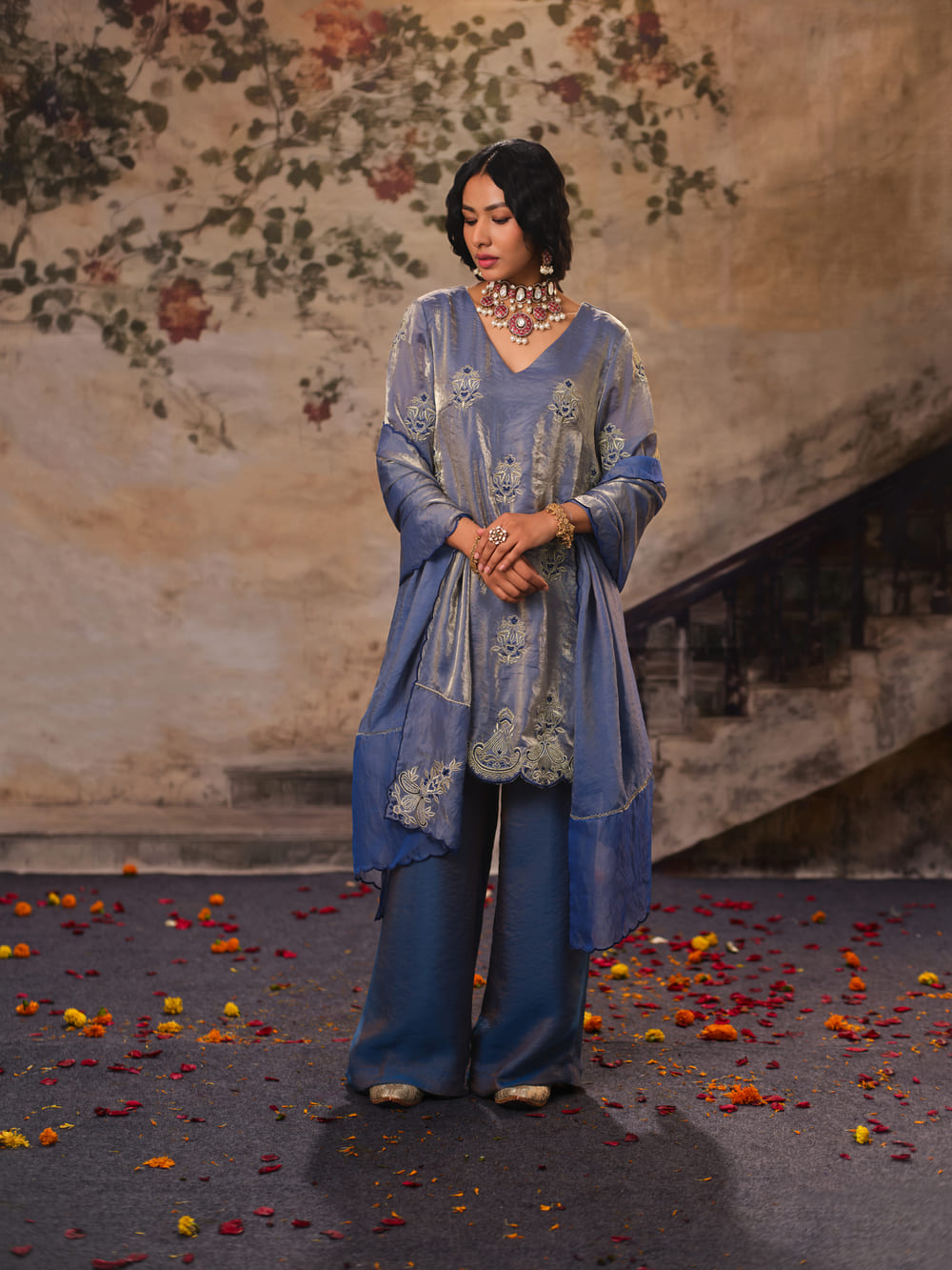 Sunheri Daman Neela Kurta Set