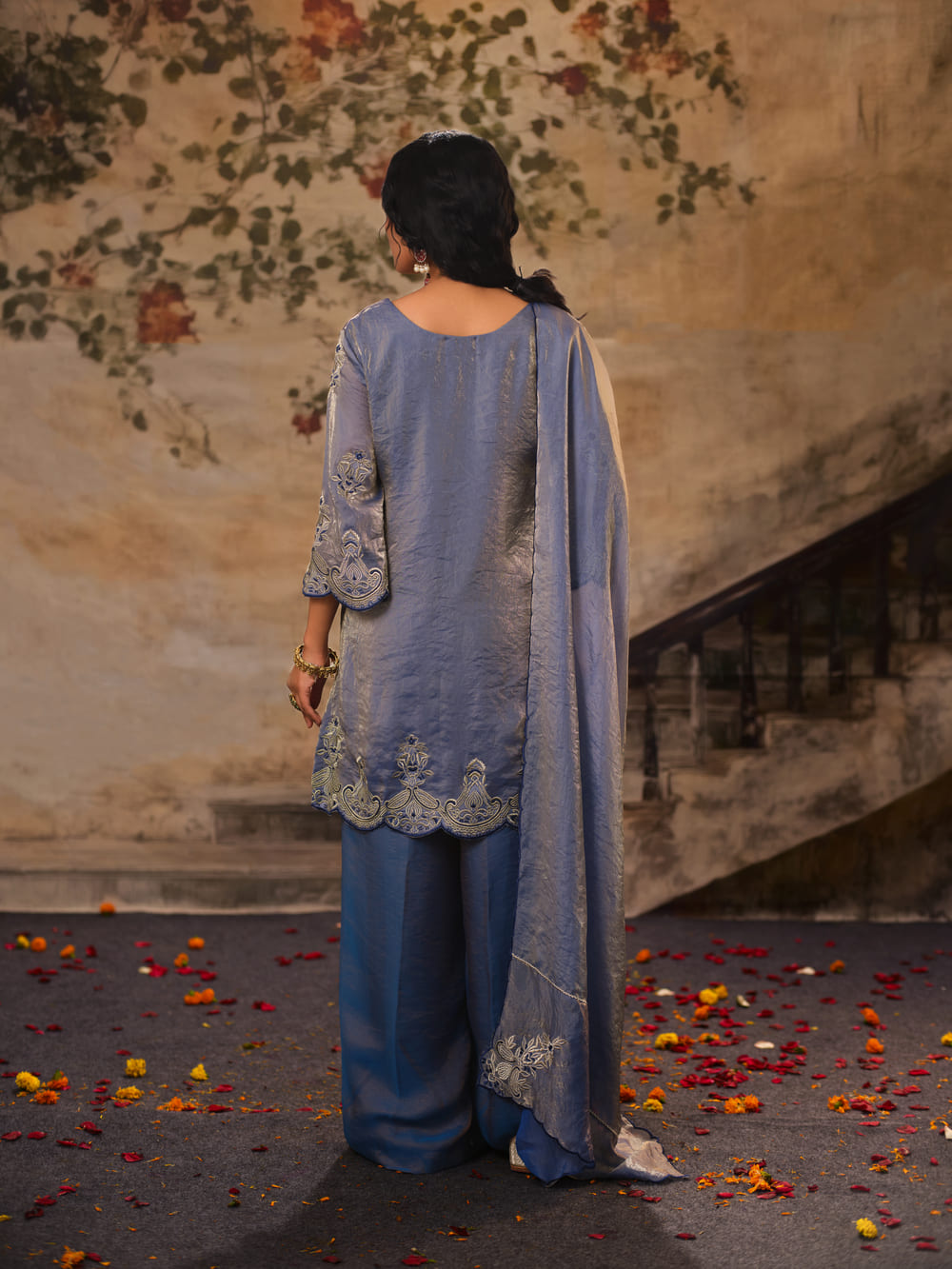Sunheri Daman Neela Kurta Set