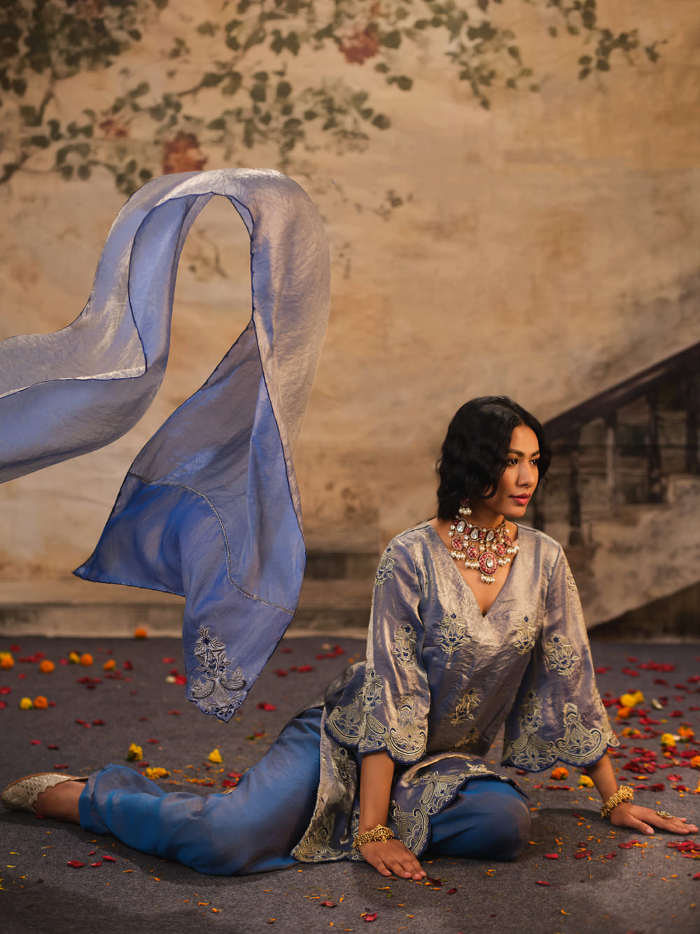 Sunheri Daman Neela Kurta Set